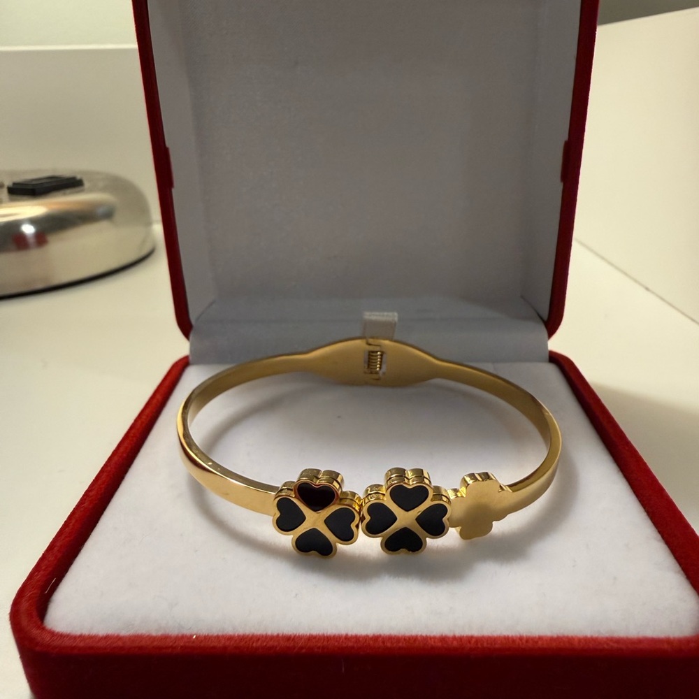 Peruvian Gold-Tone Black Clover Enamel Hinged Bracelet – NWOT